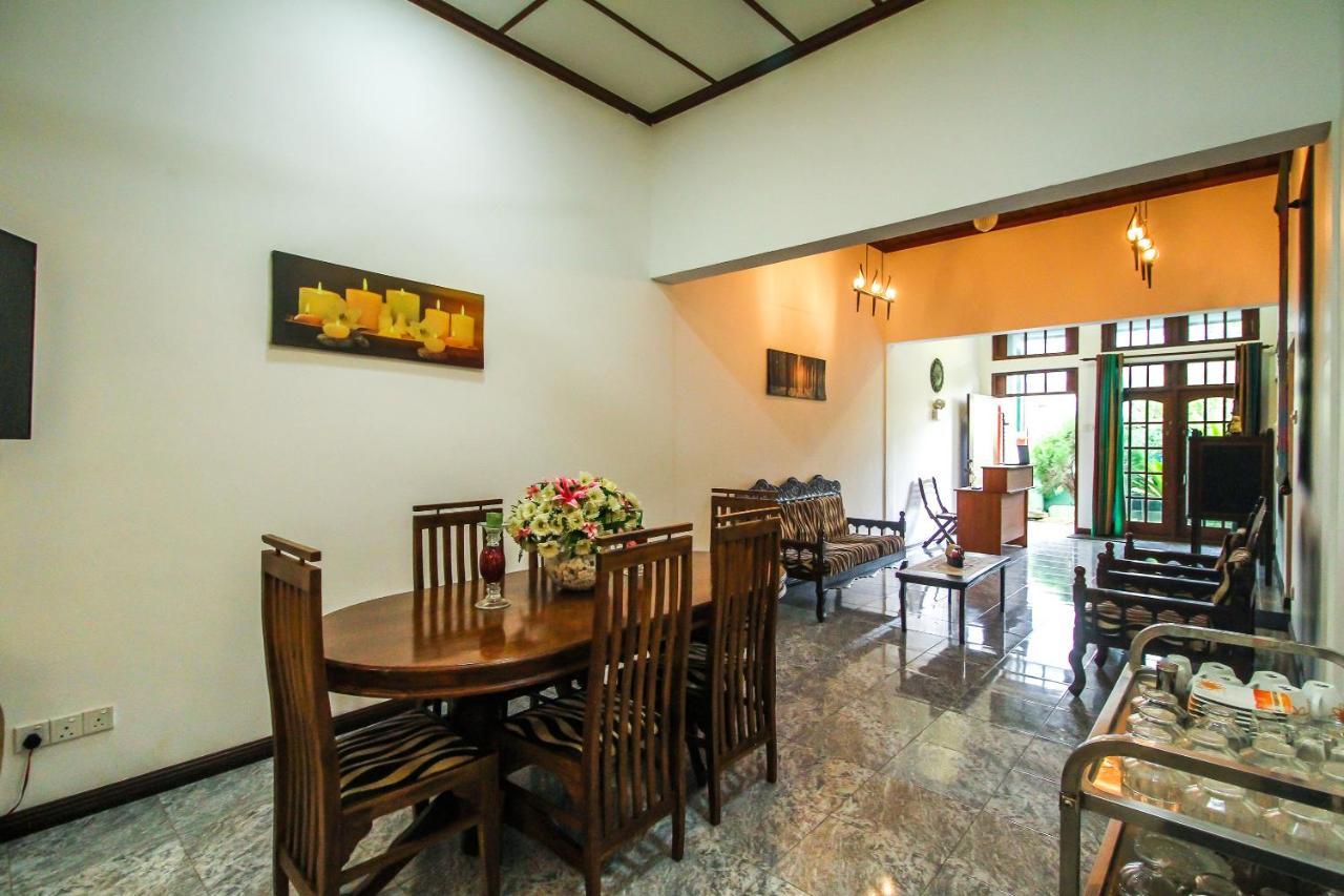 Leo'S Home Stay Dehiwala-Mount Lavinia Esterno foto