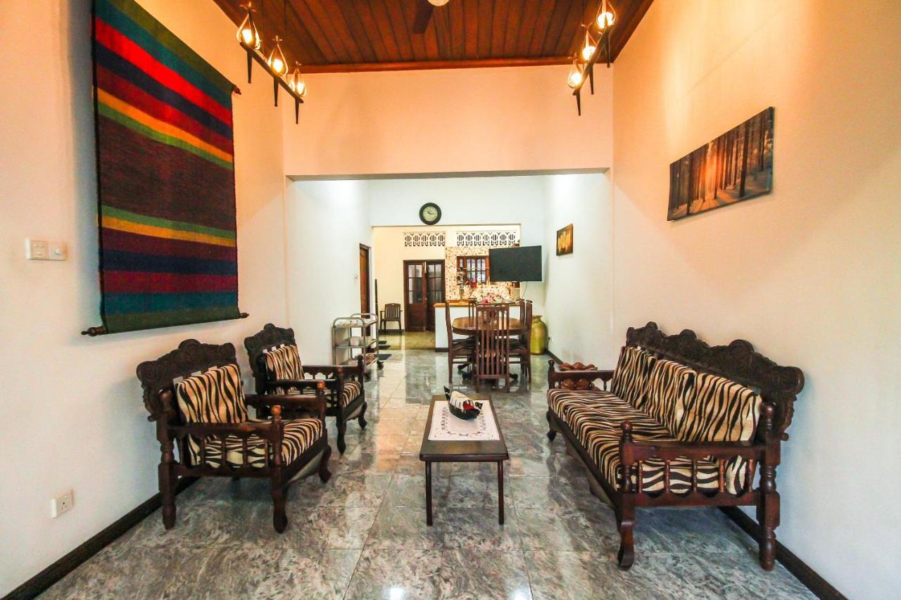 Leo'S Home Stay Dehiwala-Mount Lavinia Esterno foto